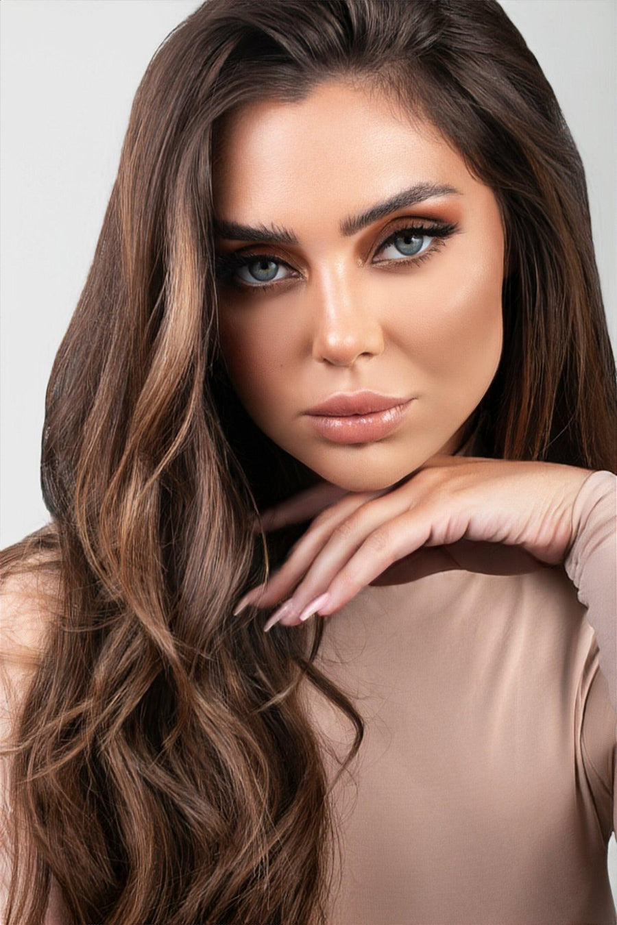 Youmi Beauty hair extension shade Walnut Honey Clip In - Samra Beauty